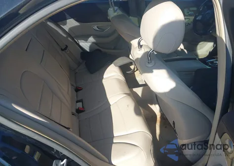 2015 Mercedes-Benz C 300 Luxury 4Matic из США, поврежденный, VIN 55SWF4KB8FU039507